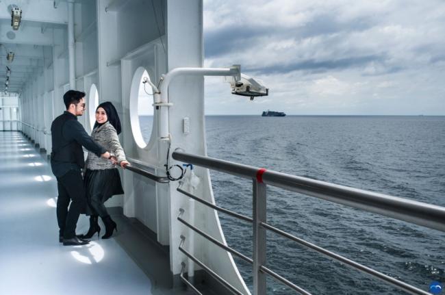 Bingung Cari Spot Pre-wedding? Yuk Coba di Kapal Pelni